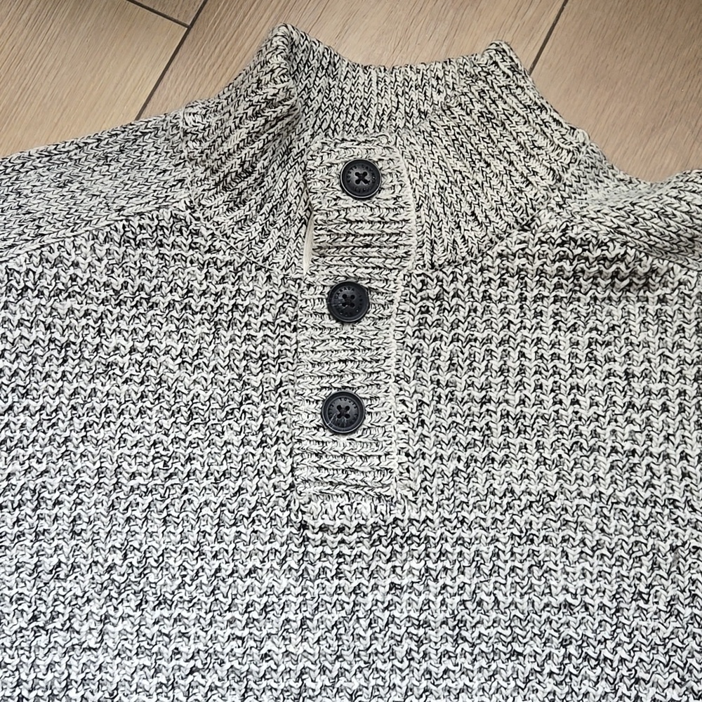 NWT ROOTS Snowy Fox Mock Neck Sweater size S - Picture 2 of 9
